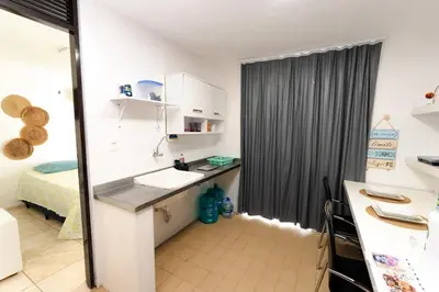 A cozinha ou kitchenette de Charmoso Flat Funcional No PAPICU Próximo AO SHOPPING RIO MAR