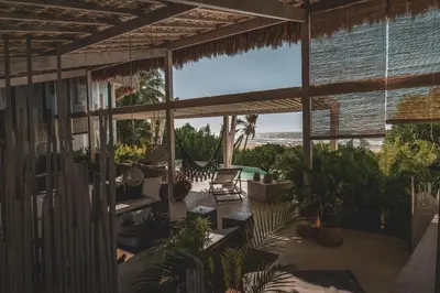Um restaurante ou outro lugar para comer em Casa Uru
