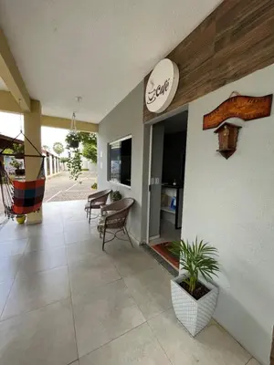 Uma televisão e/ou sistema de entretenimento em São José Village