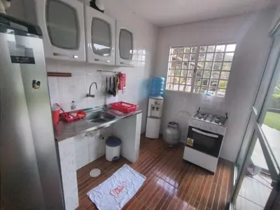 A cozinha ou kitchenette de Linda casa em Guaramiranga