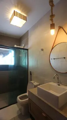 Uma casa de banho em Movimento Suites