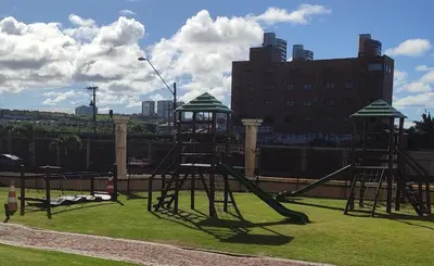 A área de jogos para crianças em Beach Village 707 Norte frente ao mar