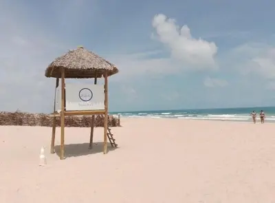 Uma praia em ou perto do apartamento