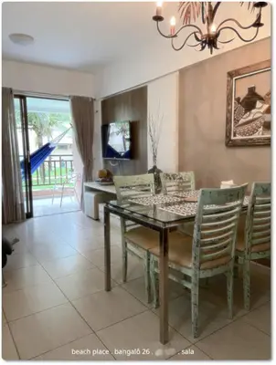 Uma televisão e/ou sistema de entretenimento em Beach Place Resort . ap térreo