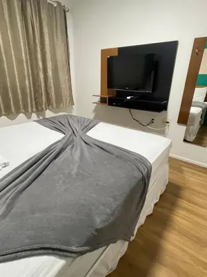 Uma televisão e/ou sistema de entretenimento em Flat no Coração do Meireles - Apto 402