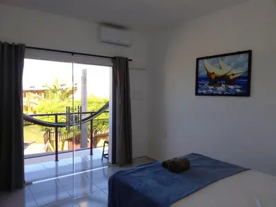 Uma cama ou camas num quarto em Sol Apartamento 4 - Quarto e sala com varanda e cozinha americana na praia do prea-CE