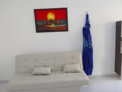 Uma área de estar em Sol Apartamento 4 - Quarto e sala com varanda e cozinha americana na praia do prea-CE