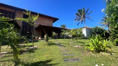 Um jardim no exterior de Casa Tijolinho - Barro Pret0, Aquiraz