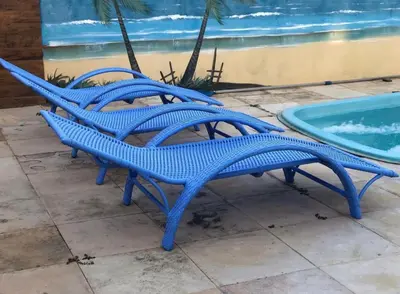 A piscina em ou perto de Sacada do mar