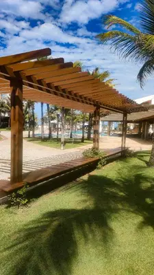 Um jardim no exterior de Apto Vista Mar alto padrão Paraíso das Dunas