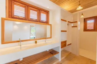 Uma casa de banho em Villa Continentes Brasil & Maison de rêve sur la plage