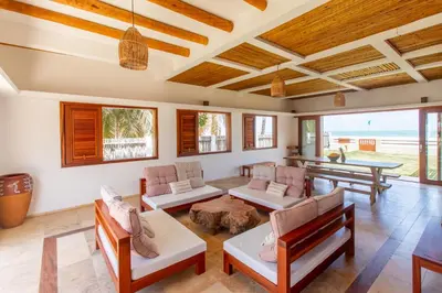 Uma área de estar em Villa Continentes Brasil & Maison de rêve sur la plage