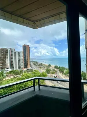 Uma vista do mar geral ou uma vista do mar a partir do apartamento