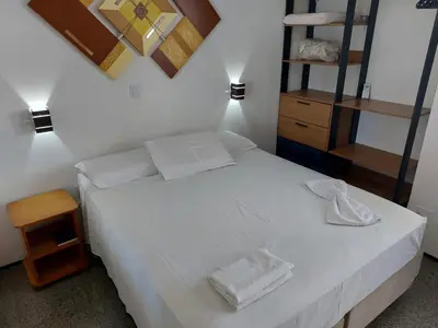 Uma cama ou camas num quarto em Flat à100m da Avenida Beira Mar