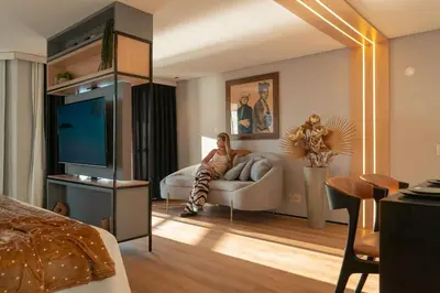 Uma televisão e/ou sistema de entretenimento em Beira Mar Fortaleza – Flat de Luxo no Iate Plaza!