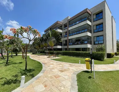 Um jardim no exterior de Wai Wai Cumbuco Resort