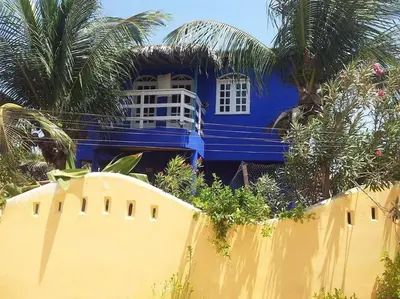 Um jardim no exterior de Beautiful house 5 minutes on foot to centre, Wi-Fi, parking, kitchen