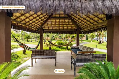 Um jardim no exterior de Studio charmoso no VG de frente à piscina