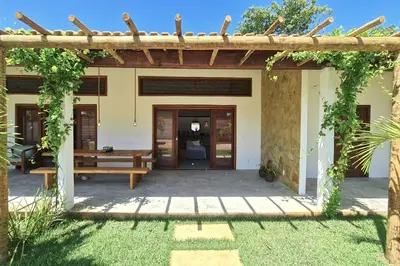 A fachada ou entrada de Chalés em Jericoacoara por Carpediem