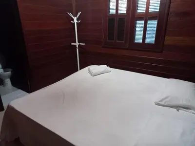 Uma cama ou camas num quarto em Casa de madeira A 6km de Guaramiranga