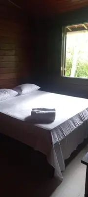 Uma cama ou camas num quarto em Casa de madeira A 6km de Guaramiranga