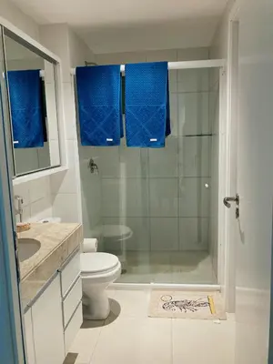 Uma casa de banho em Ap 3 suítes Nascente Golfville Resort próx Beach Park