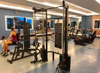 O centro de fitness e/ou as comodidades de fitness de Ap 3 suítes Nascente Golfville Resort próx Beach Park