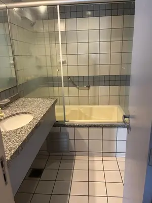 Uma casa de banho em Flat Iate Plaza