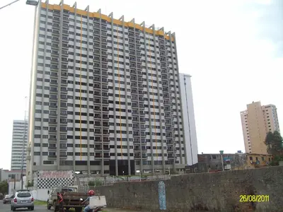 O edifício onde o apartamento está situado