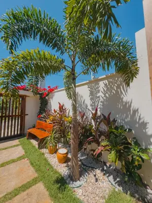 Um jardim no exterior de Casa Zoe Icaraizinho