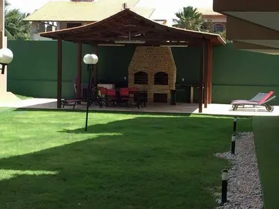 Um jardim no exterior de Apt Casal Cumbuco Chico do Caranguejo 200 mt.