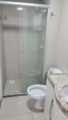 Uma casa de banho em Apart vista para o mar da Praia de Iracema