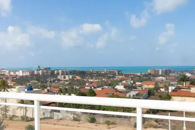 Uma vista do mar geral ou uma vista do mar a partir do apartamento