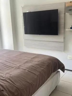 Uma televisão e/ou sistema de entretenimento em Apto à Beira Mar - Terraços do Atlântico