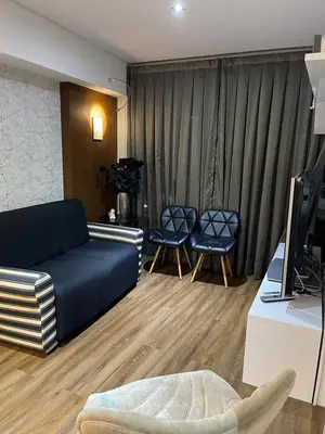 Uma área de estar em Flat Mar Vip