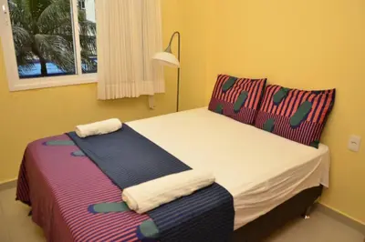 Uma cama ou camas num quarto em VG Fun Praia do Futuro apto 213