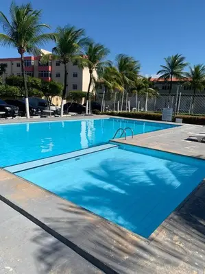 A piscina em ou perto de Apt no Icaraí mobiliado de frente para a praia.