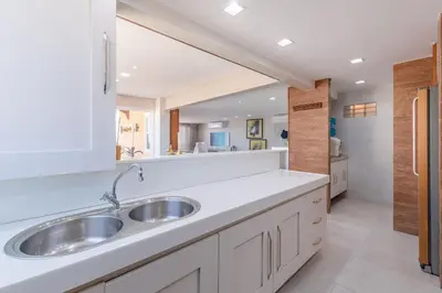 A cozinha ou kitchenette de Portamaris #301 - Cobertura de luxo por Carpediem