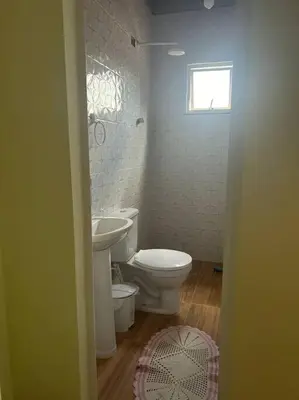 Uma casa de banho em Apartamento 200m da lagoa