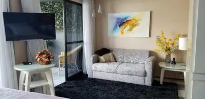 Uma televisão e/ou sistema de entretenimento em Iate Plaza, Flat na areia em Meireles