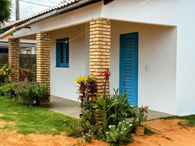 Um jardim no exterior de Chalé brilho do mar