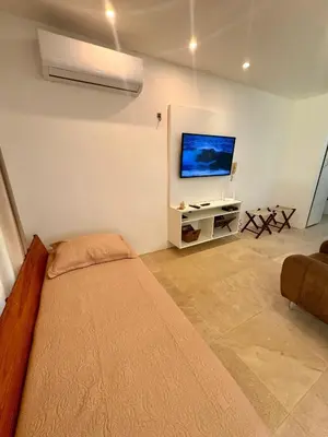 Uma televisão e/ou sistema de entretenimento em Taiba Beach Resort - Ap 106 BL A - IMOB TEMPORADA