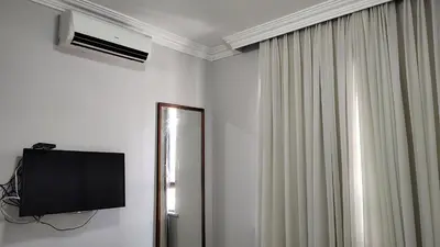Uma televisão e/ou sistema de entretenimento em Lindo Flat Meireles 203 pertinho Beira Mar