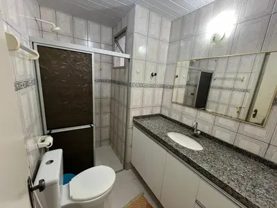Uma casa de banho em Apartamento no Icaraí - 2 suítes