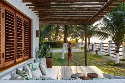 Um jardim no exterior de Beachfront 7-bedroom Villa in Taiba - Kitesurfing Paradise