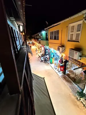 A vizinhança circundante ou próxima da casa de hóspedes