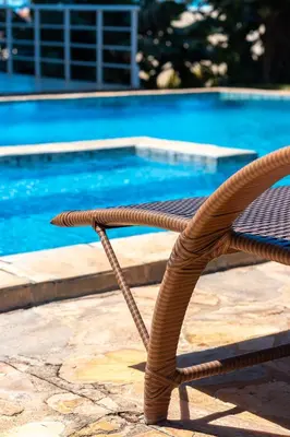 A piscina em ou perto de 2 suítes temporada - VENTILADO E NASCENTE, condomínio tranquilo com PISCINA, CHURRASQUEIRA E PLAYGROUND I Cozinha completa, estacionamento coberto, home office I Ideal para FAMÍLIAS E CASAIS I Prox do BEACH PARQUE e PRAIA - Porto das Dunas - CE