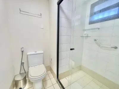 Uma casa de banho em Aconchego à Beira Mar (no melhor do Meireles)