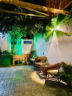 Um jardim no exterior de Casa Tuia Holiday Flat a 2km do centro e das falesias da Praia de Morro Branco