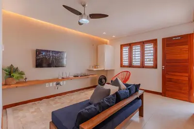 Uma televisão e/ou sistema de entretenimento em Casa LadoMar em Mundaú por Carpediem